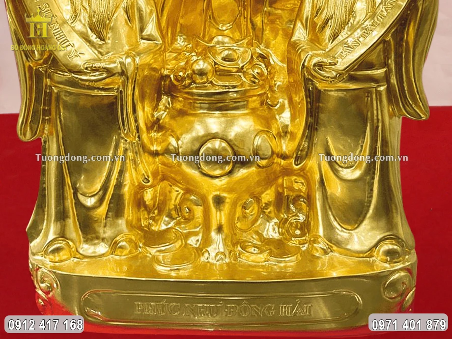 Từng họa tiết hoa văn được chăm chút tỉ mỉ, tinh tế